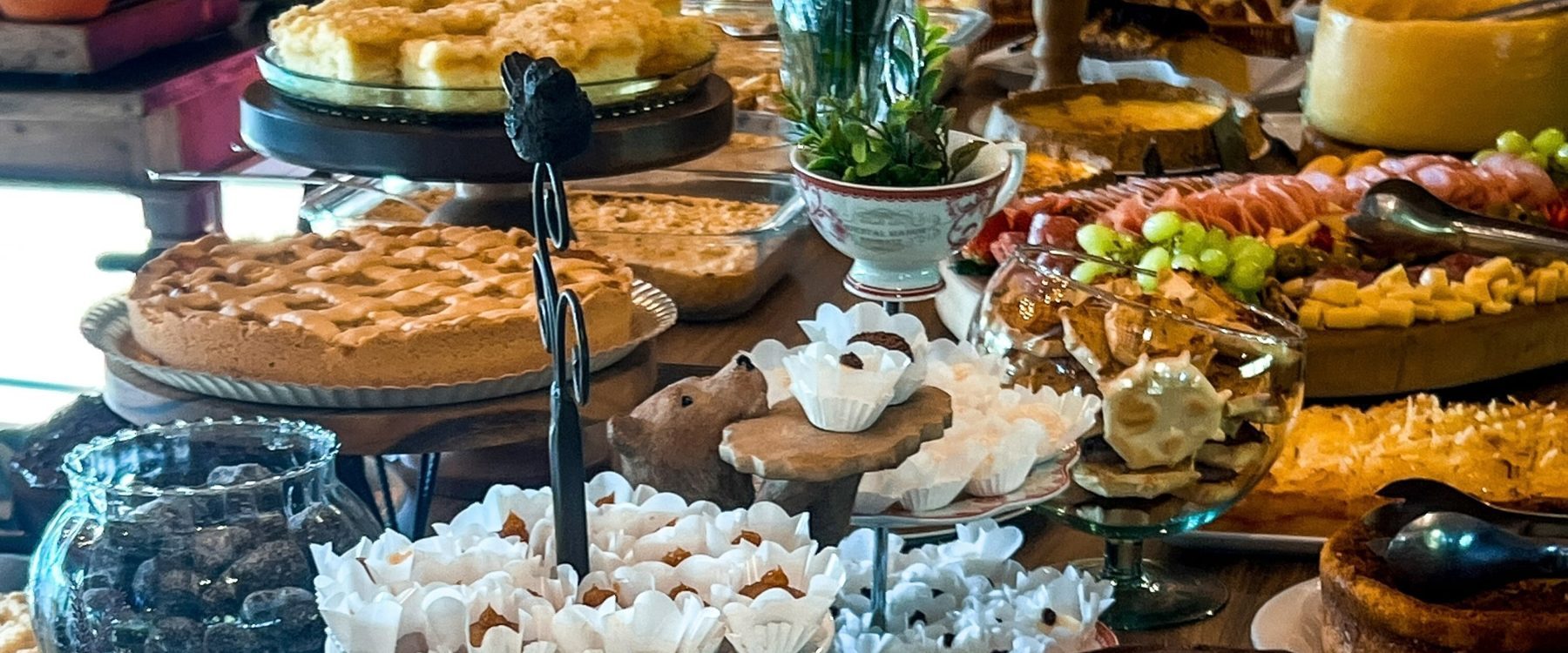 Doces e tortas do café colonial