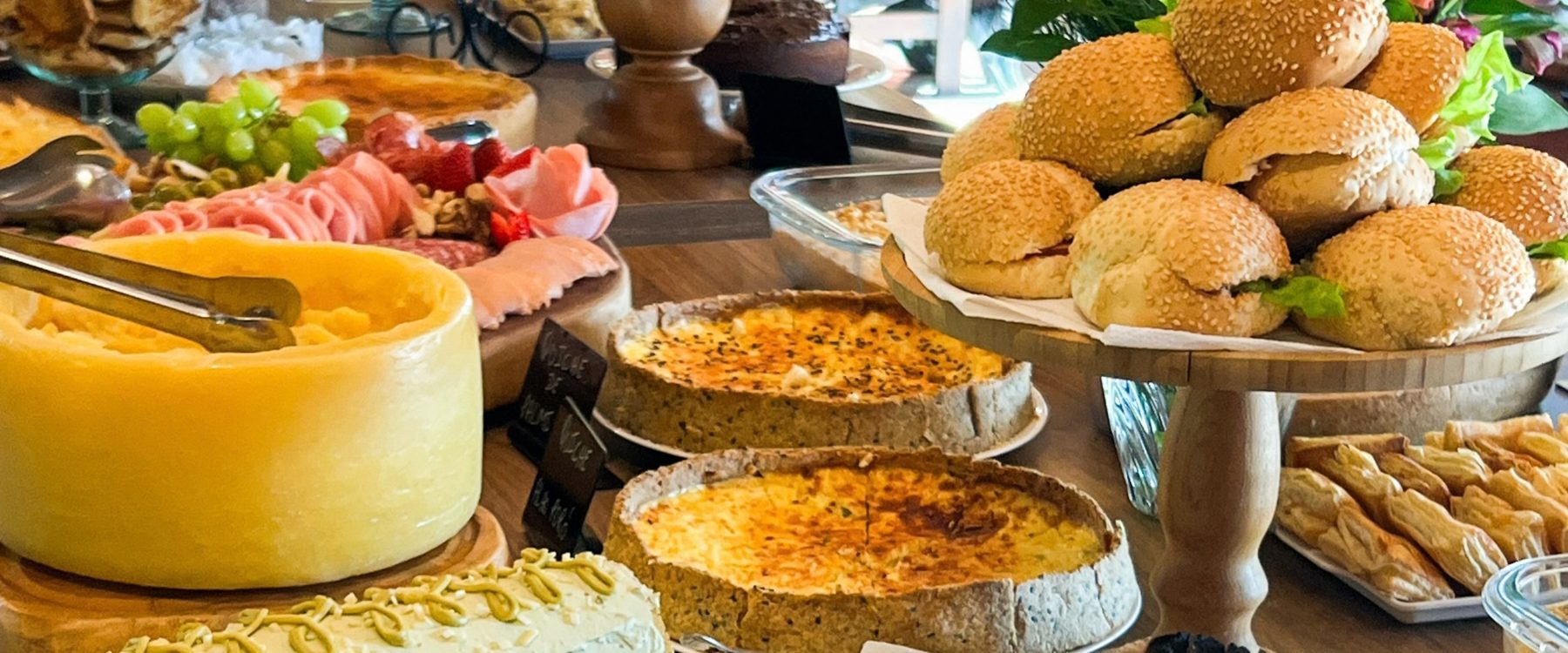 Queijos, quiches e lanches